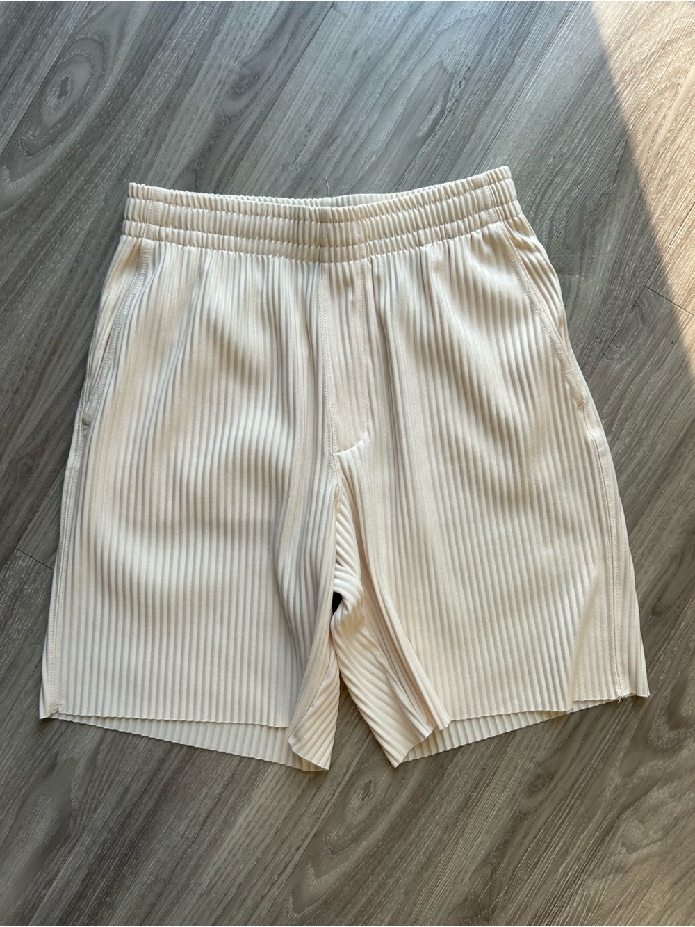 H&M | Cream Ribbed Shorts (Small)